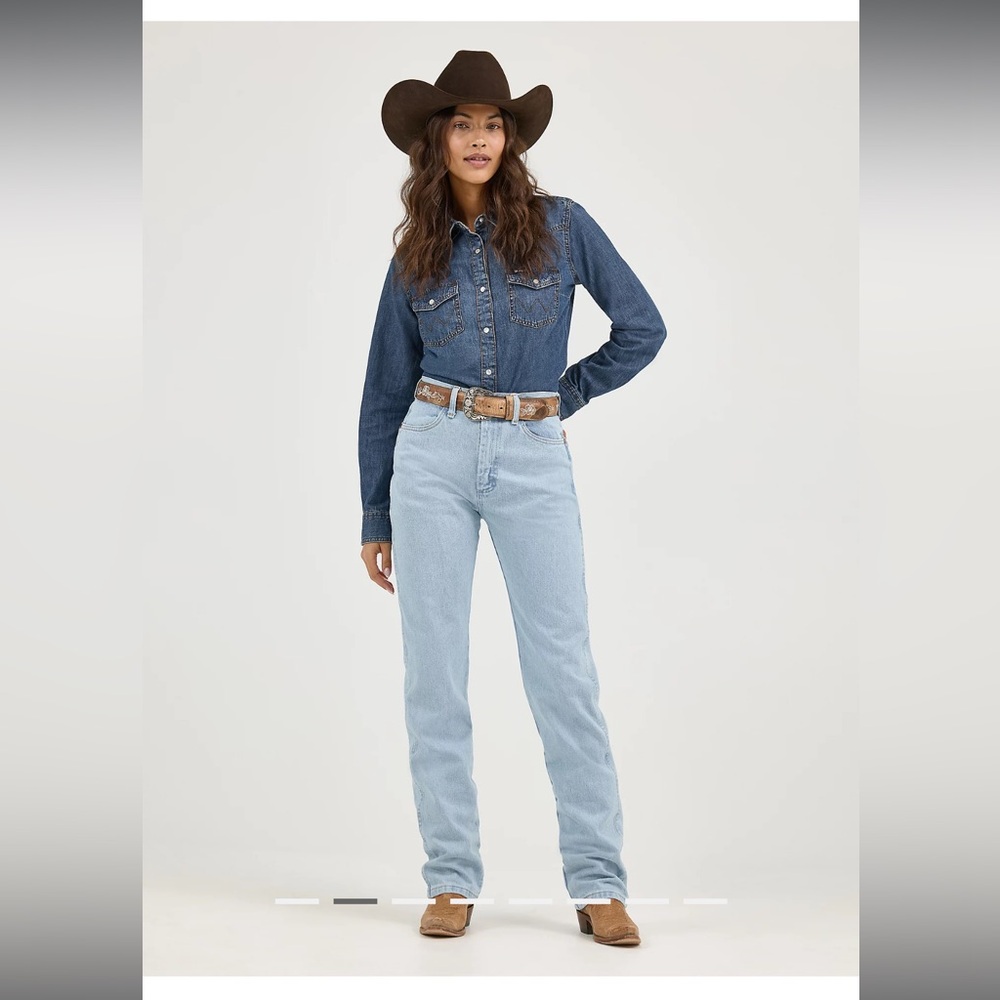 Wrangler Women's High Rise Jeans - Light Blue